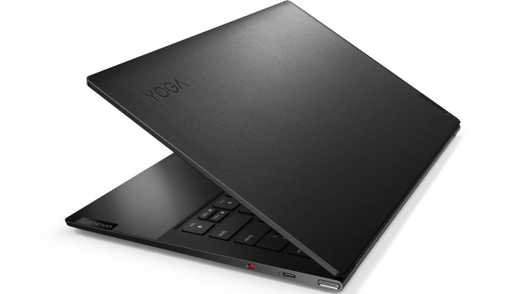 Lenovo Yoga Slim 9i con cubierta de cuero