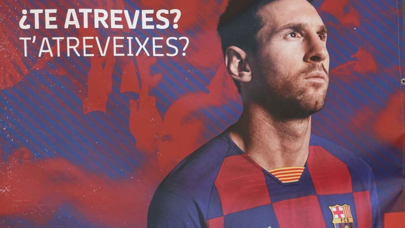 Una pancarta de Leo Messi en el Camp Nou