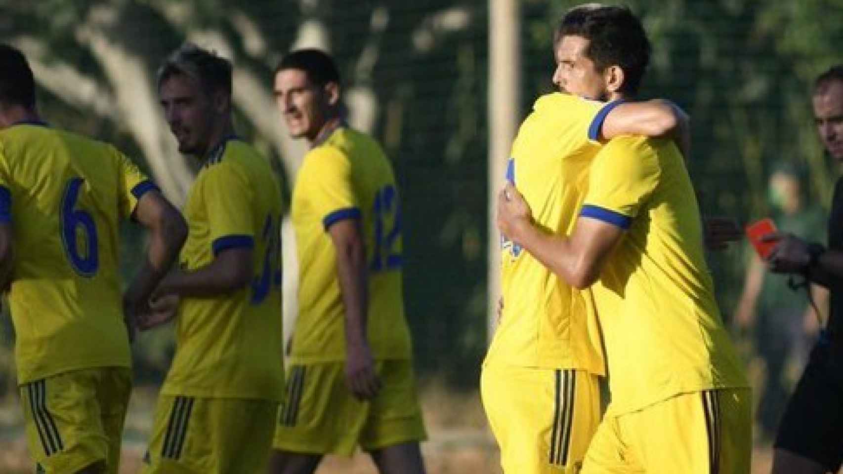 Los jugadores del Cádiz celebran un gol