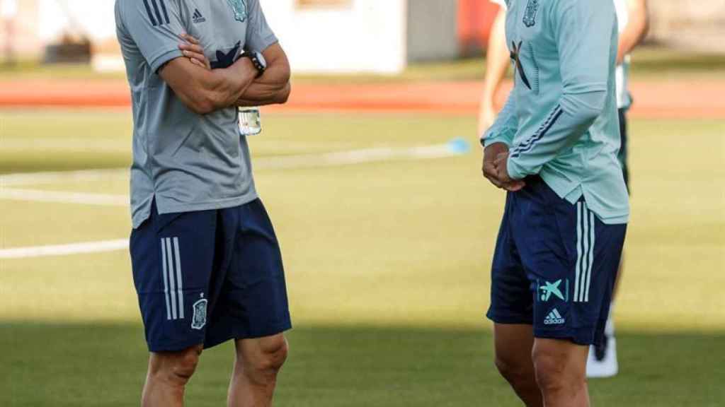 Luis Enrique y Marco Asensio, en un entrenamiento de la selección española