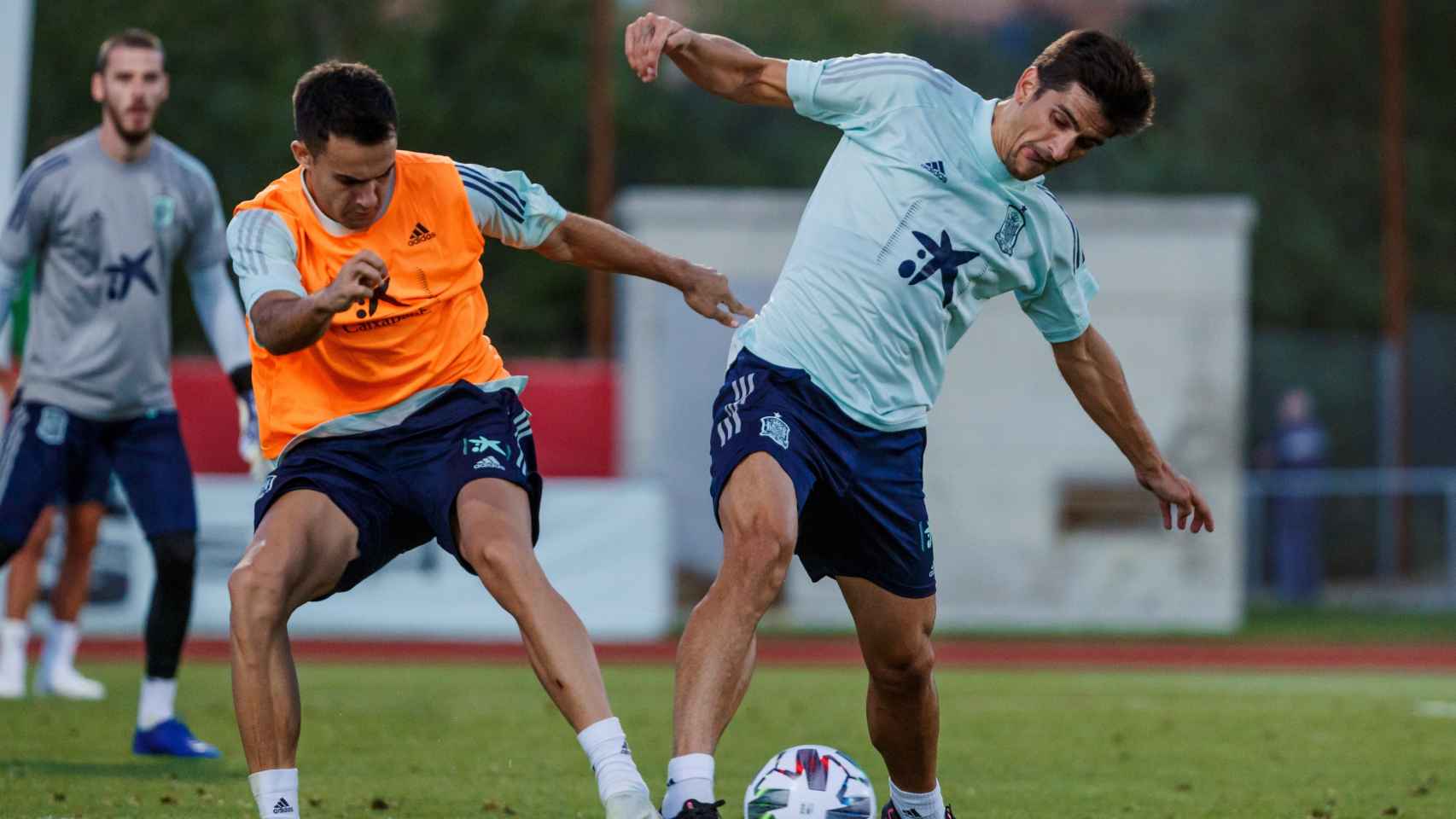 Reguilón y Gerard Moreno entrenan con la Selección Española