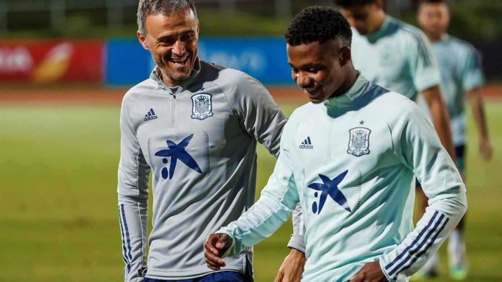 Luis Enrique y Ansu Fati, en un entrenamiento de la selección española de fútbol