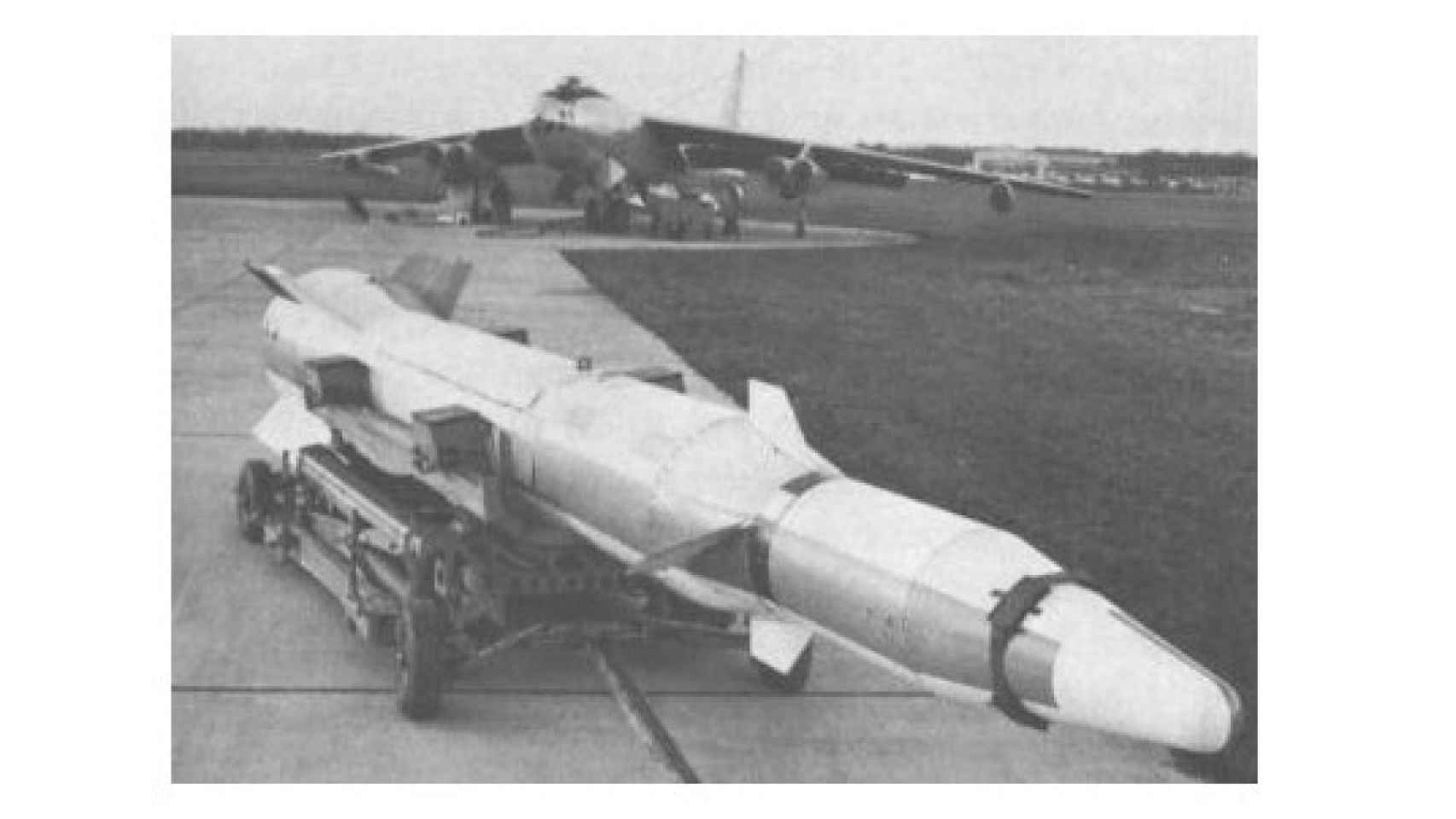 Bold Orion con un Boeing B-47 al fondo