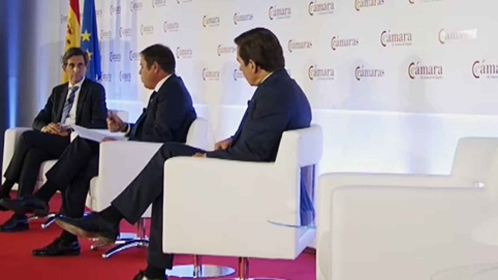 El presidente de Telefónica, junto con el presidente de BBVA y el presidente de Cepyme.