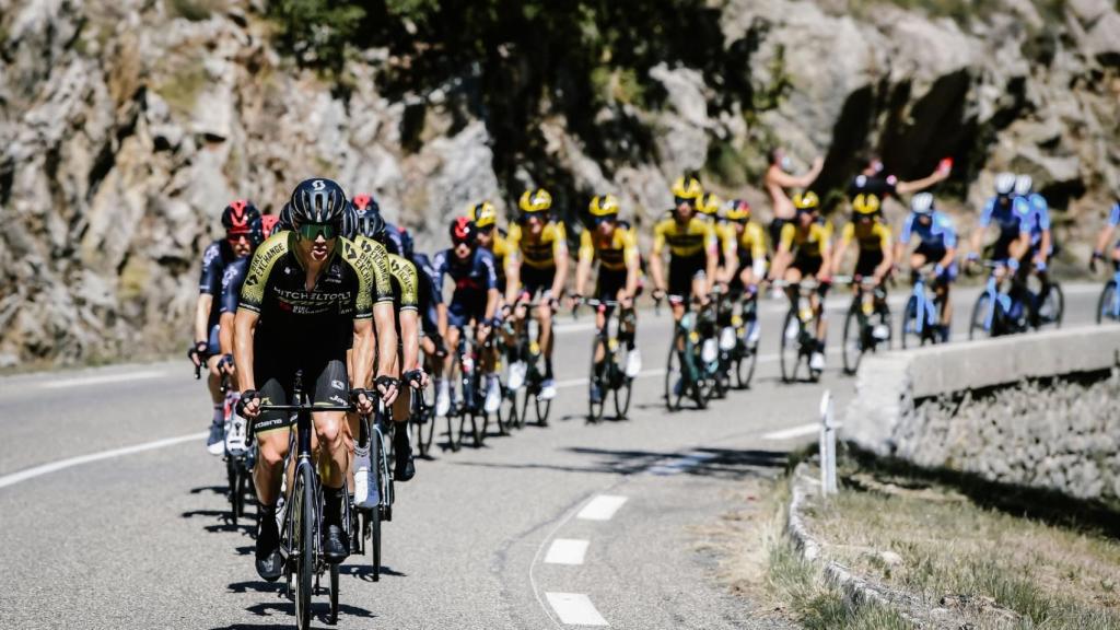 Mitchelton Scott tira del pelotón