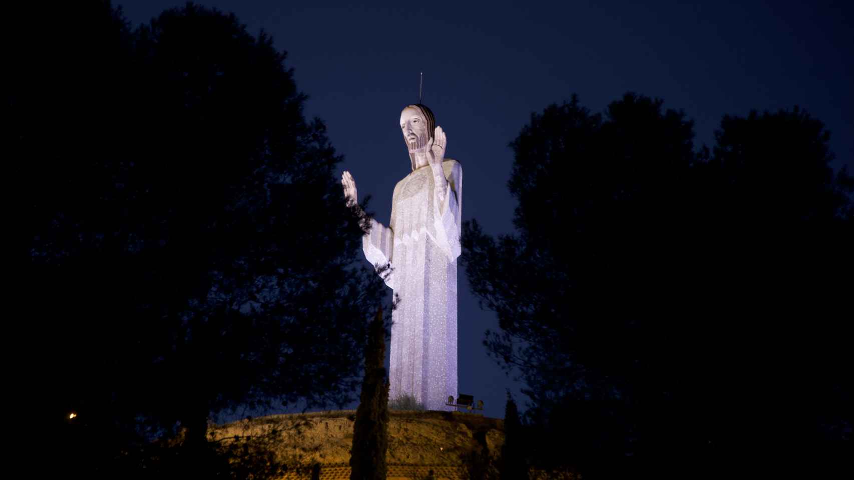 El Cristo del Otero, el más alto de España, durante el homenaje.