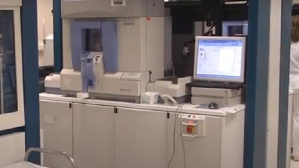 El laboratorio del Hospital Torrecárdenas, en Almería, donde trabajaba el técnico que acuchilló a su jefe.