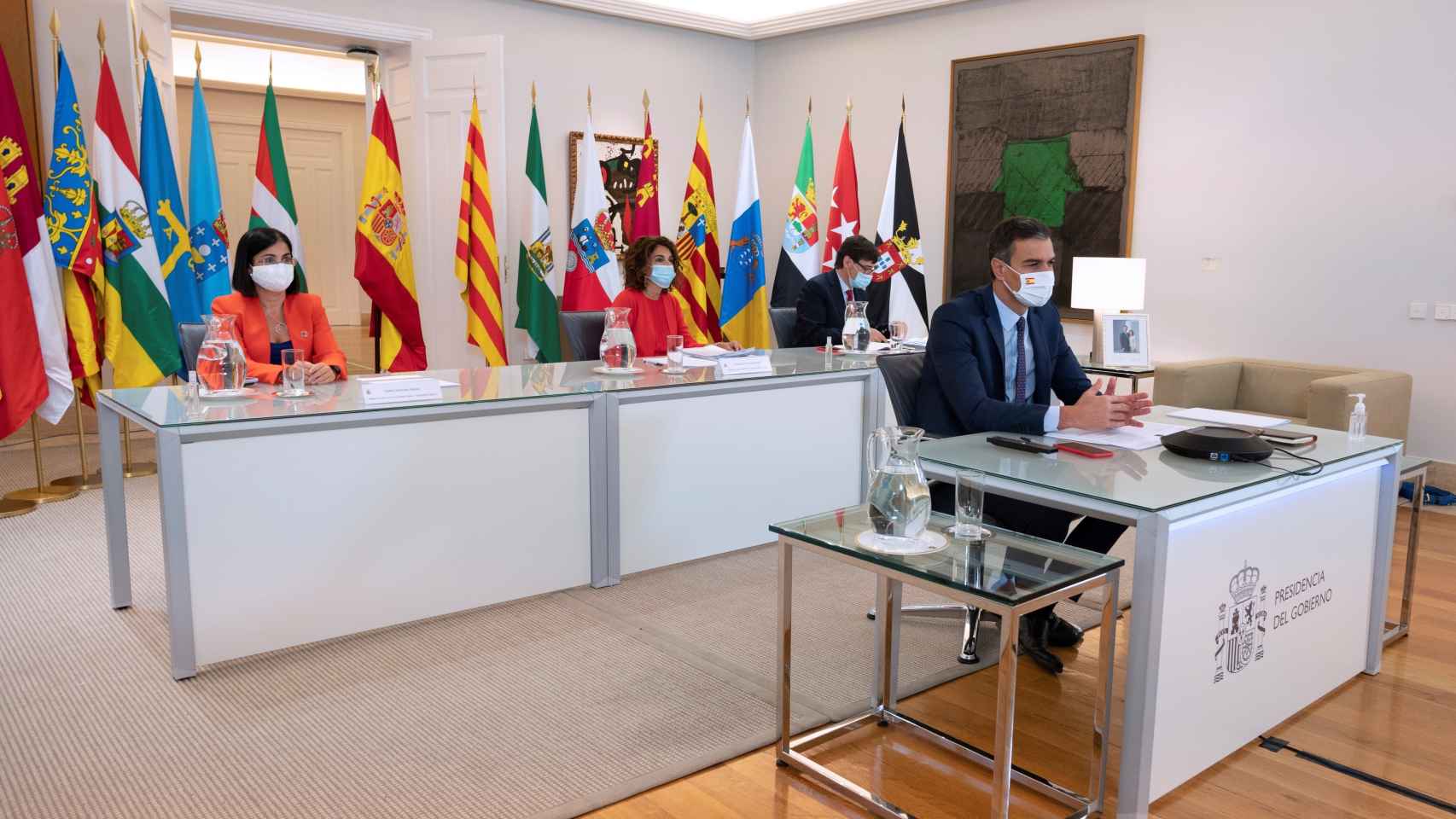 Pedro Sánchez y los ministros Salvador Illa, María Jesús Montero y Carolina Darías, durante la conferencia de presidentes autonómicos.