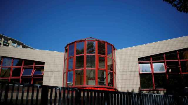 Un colegio de educación primaria en Francia donde dos clases han sido cerradas por culpa de la Covid.