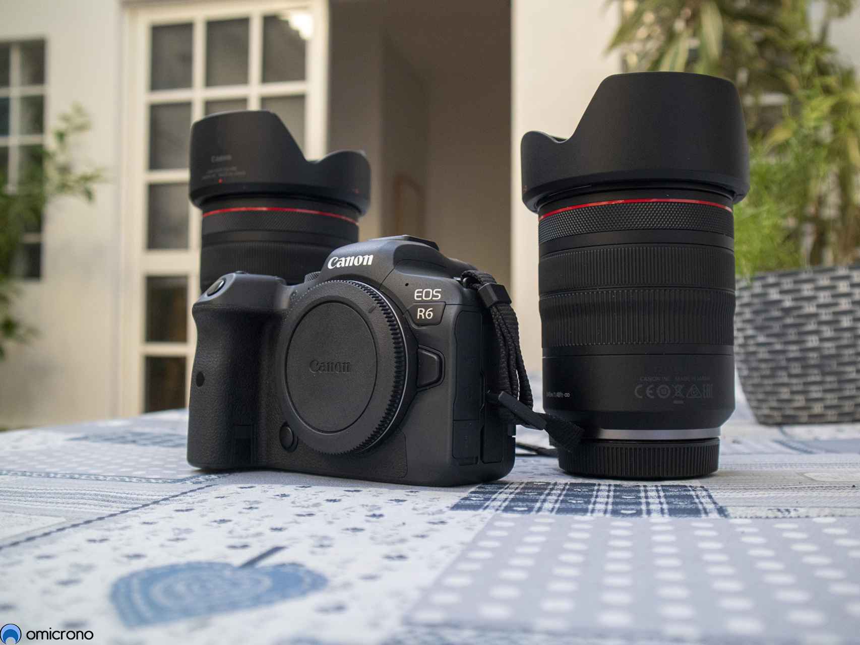 Canon EOS R6 con los objetivos de prueba.