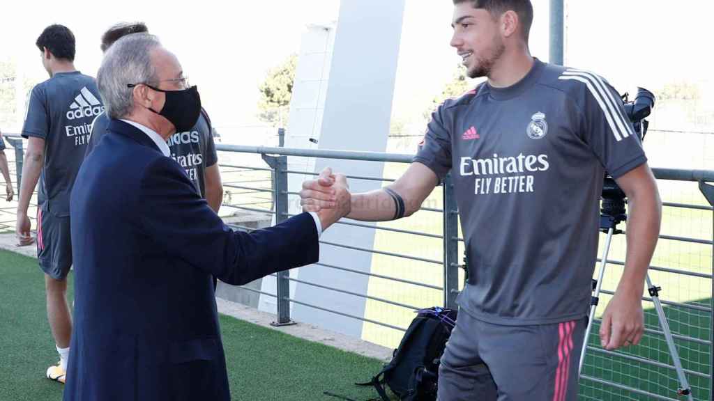 El saludo entre Fede Valverde y Florentino Pérez