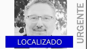 Cartel informativo sobre el director del colegio de Valdemoro desaparecido el viernes.