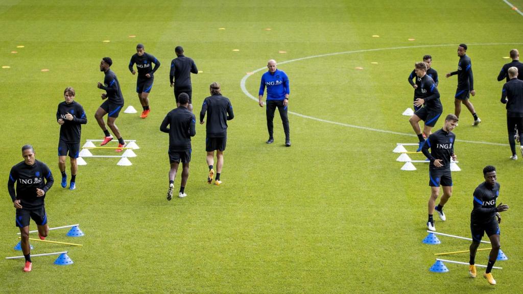La selección de Holanda se entrena de cara a las UEFA Nations League