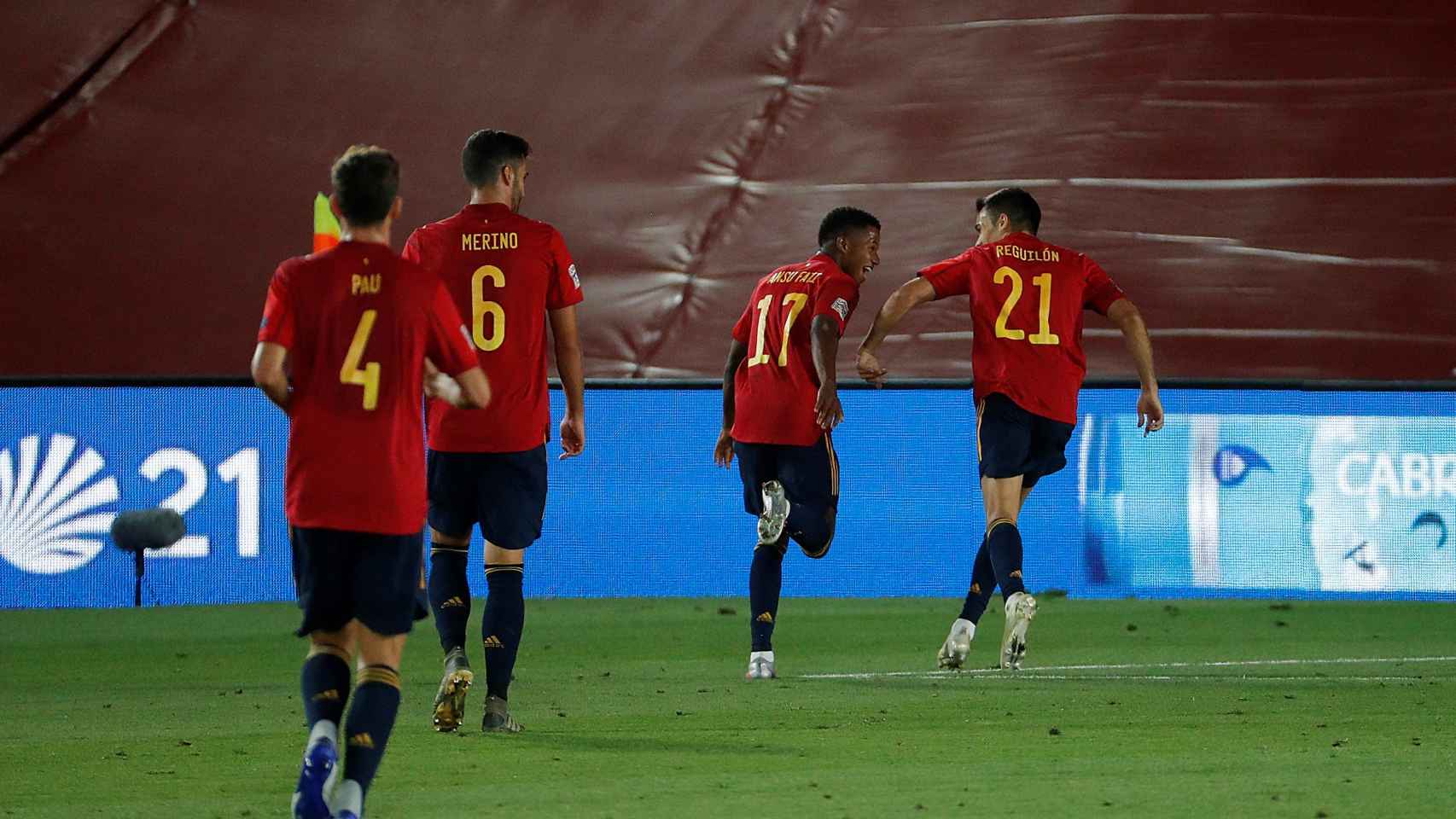 España celebra su gol ante Ucrania