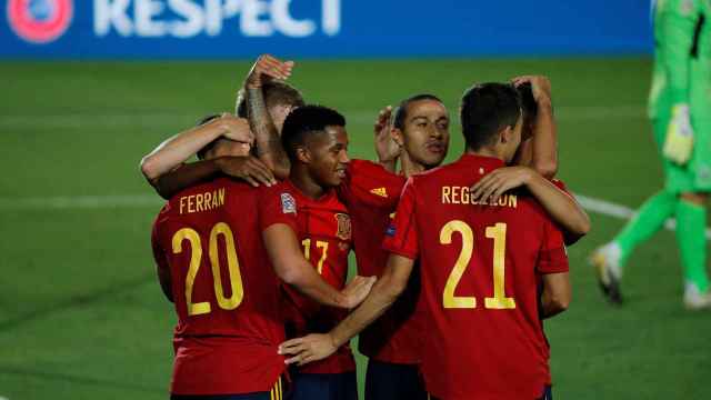 La Selección española celebra su gol ante Ucrania