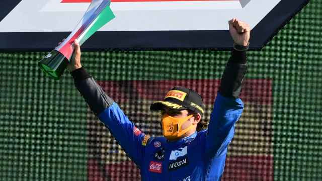 Carlos Sainz Jr. en podio del Gran Premio de Italia de la Fórmula 1