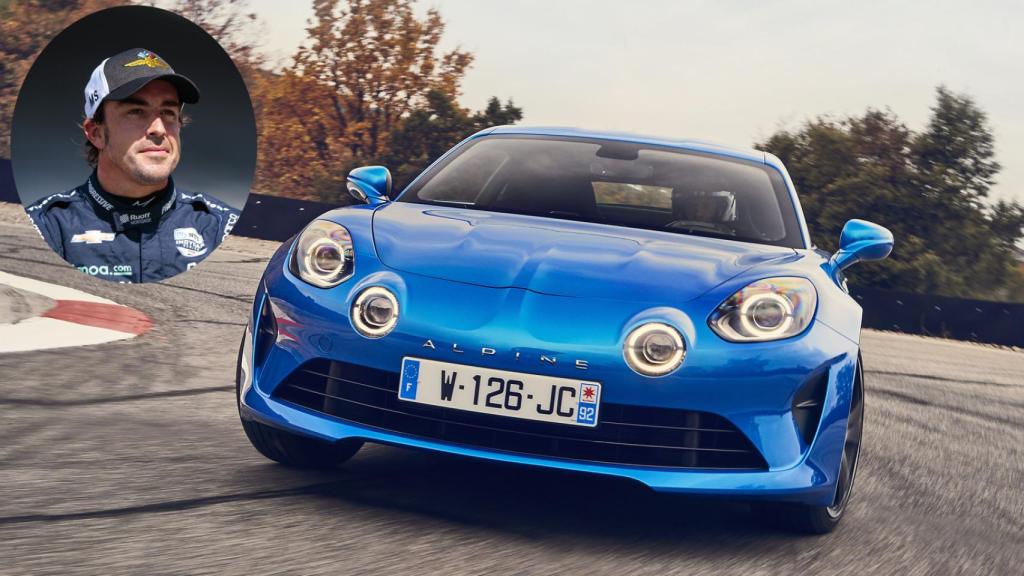 El último Alpine desarrollado, el modelo A110, en un montaje junto a Fernando Alonso.