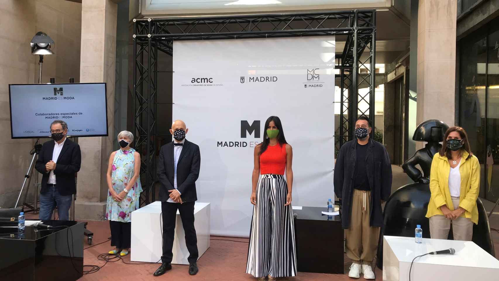 La vicealcaldesa de Madrid, Begoña Villacís, junto al presidente de ACME, Modesto Lomba, entre otros, presenta una nueva edición de Madrid es Moda junto a la Asociación Creadores de Moda de España.