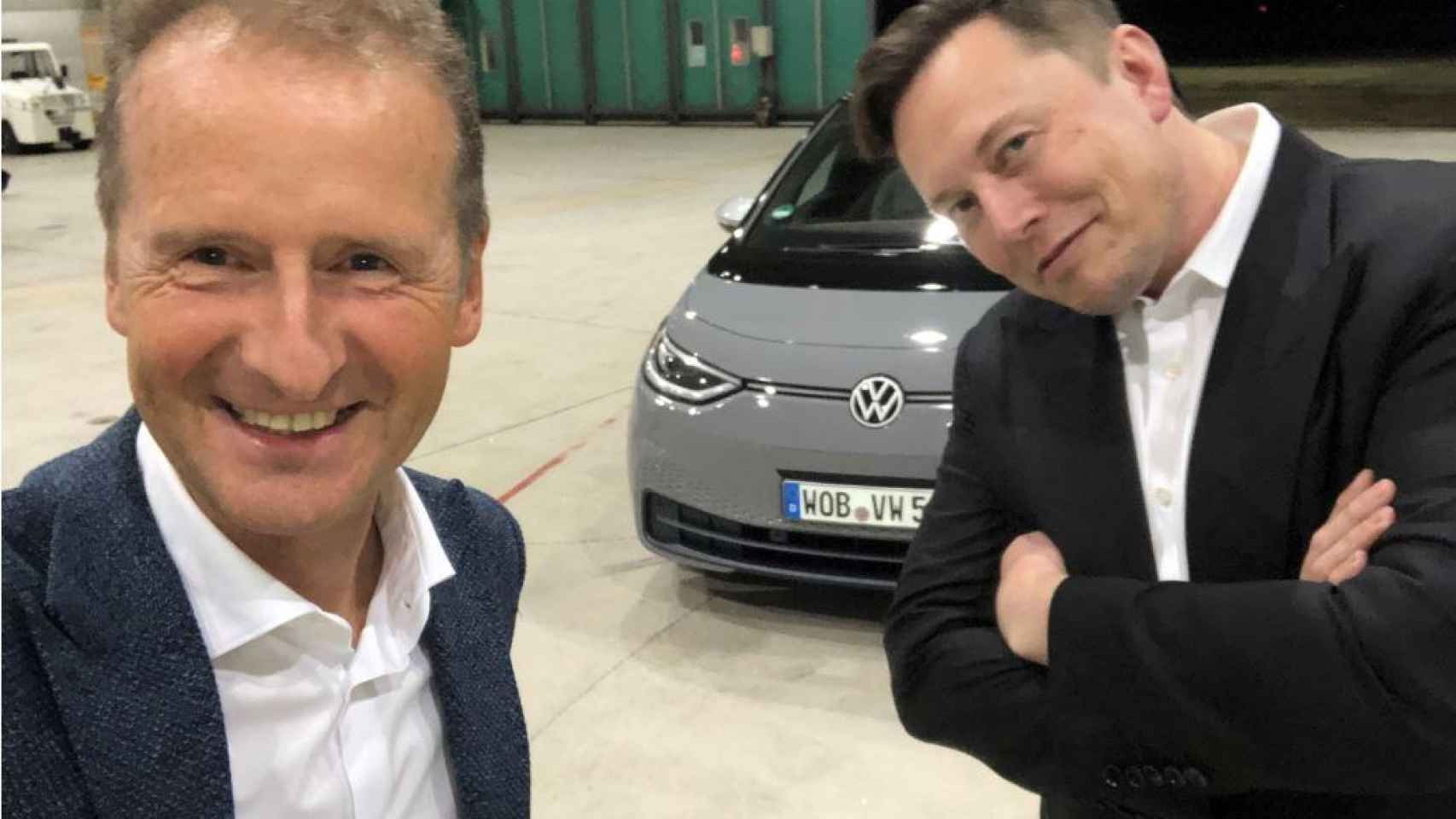 Los responsables de VW (Diess) y Tesla (Musk) posan juntos en este selfie.