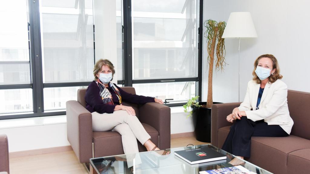 Nadia Calviño, durante su reunión este lunes con la comisaria de Política Regional, Elisa Ferreira