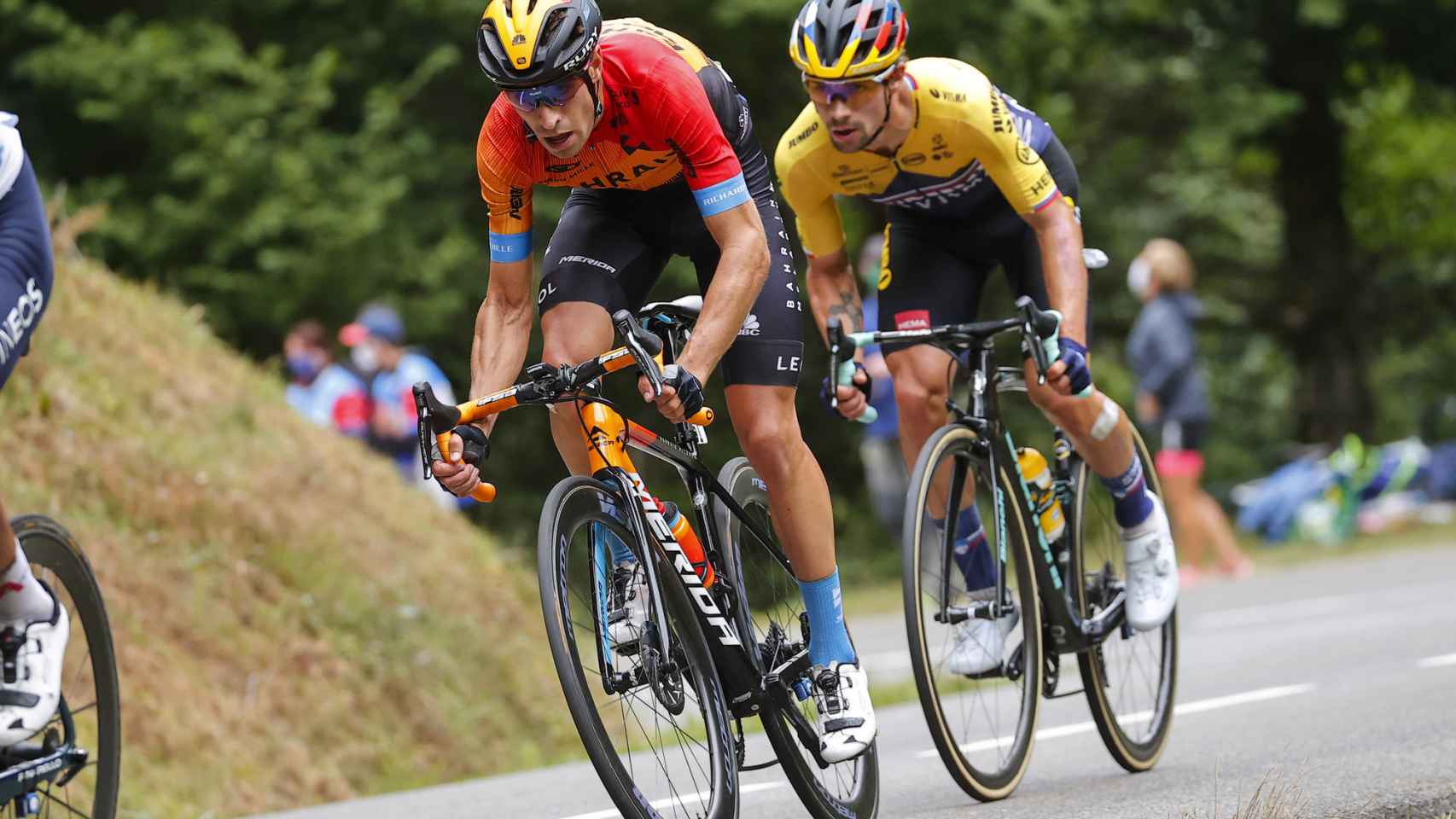 Mikel Landa y Primoz Roglic en la última etapa del Tour
