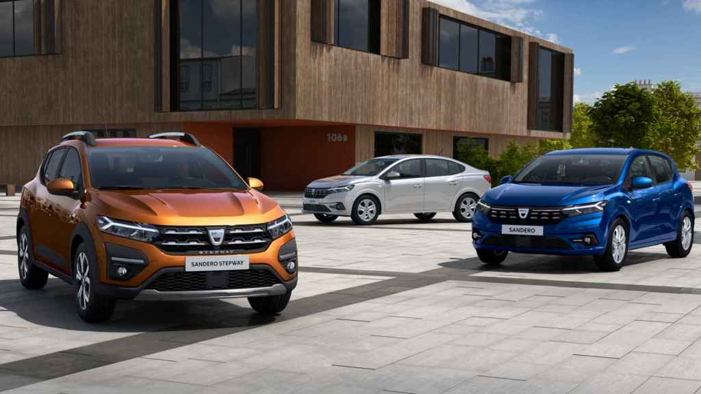 La gama del nuevo Sandero junto al Dacia Logan, que también se renueva.
