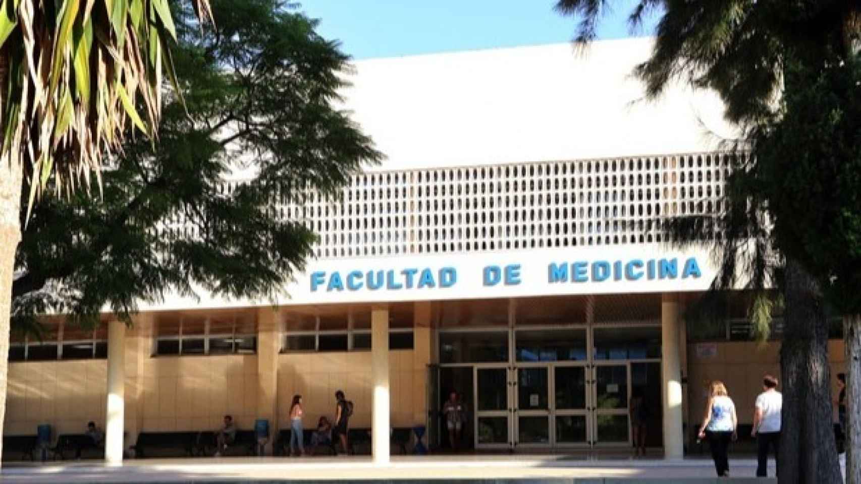 Fachada de la Facultad de Medicina de Málaga.