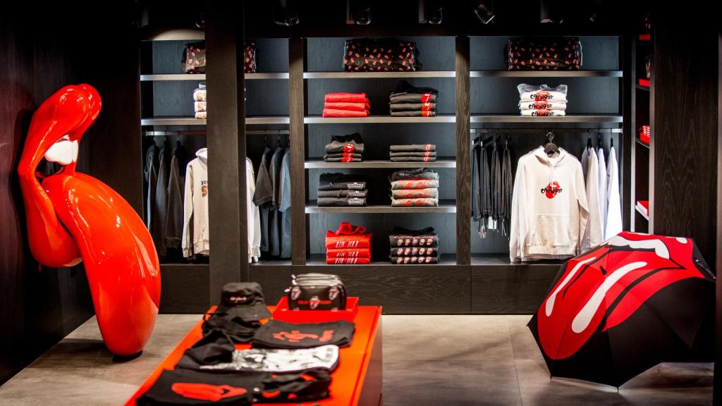 En la tienda habrá un pequeño puesto para customizar camisetas.