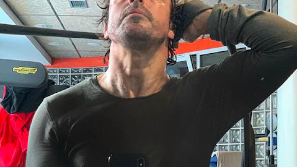 Fernando Alonso ejercita su cuello