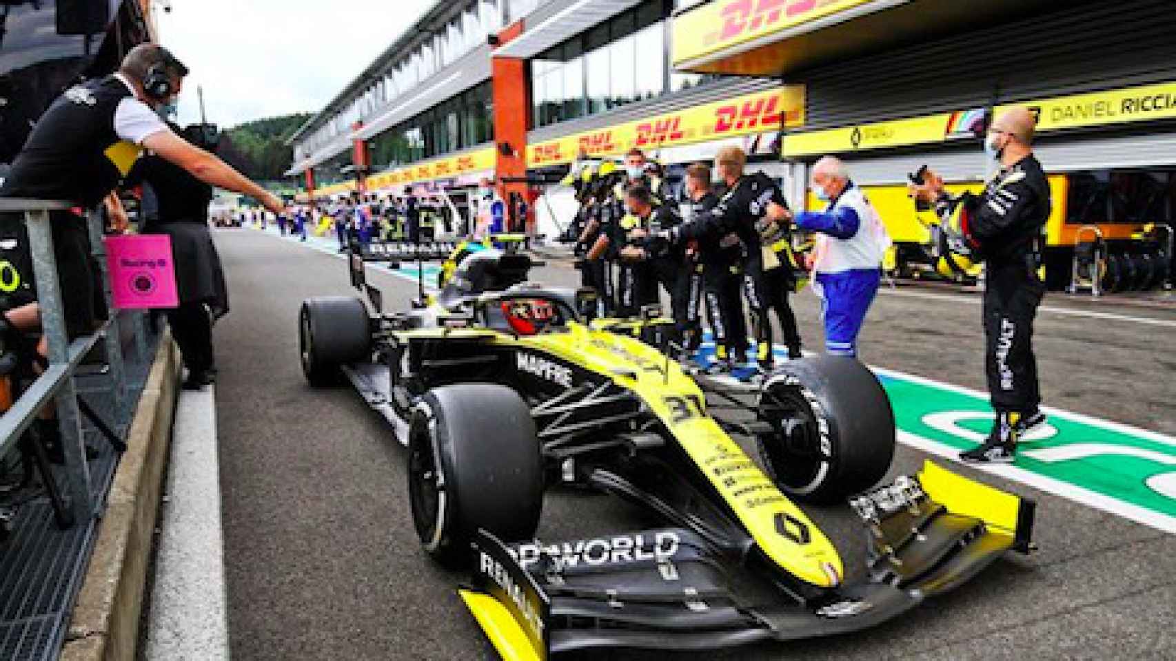 El equipo Renault celebra una buena carrera de sus pilotos