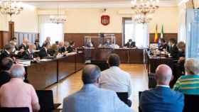 Ex altos cargos andaluces ante el juez en el primer juicio de los ERE tras la pieza política.