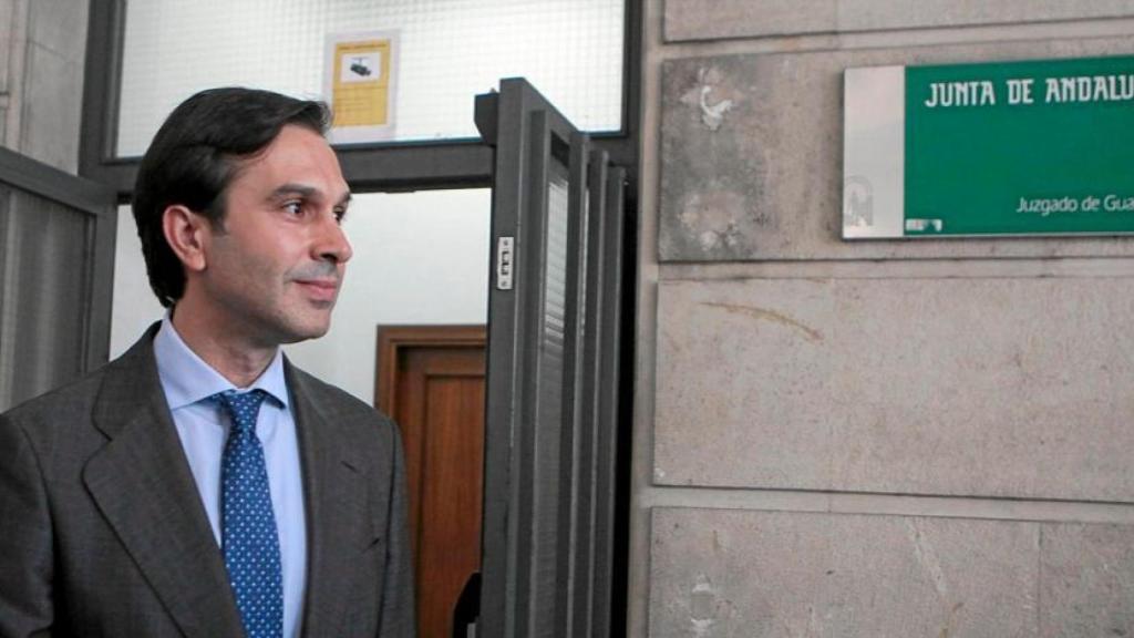 El sobrino de Felipe González, Juan María González Mejías, en la puerta de los juzgados.