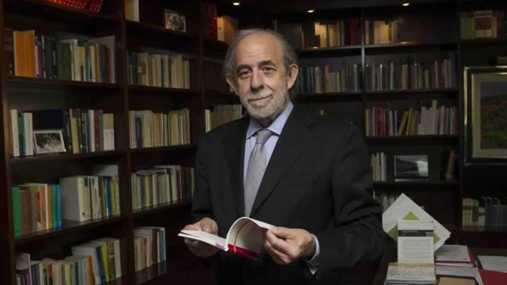 Fernando Valdés, en su despacho del Tribunal Constitucional./