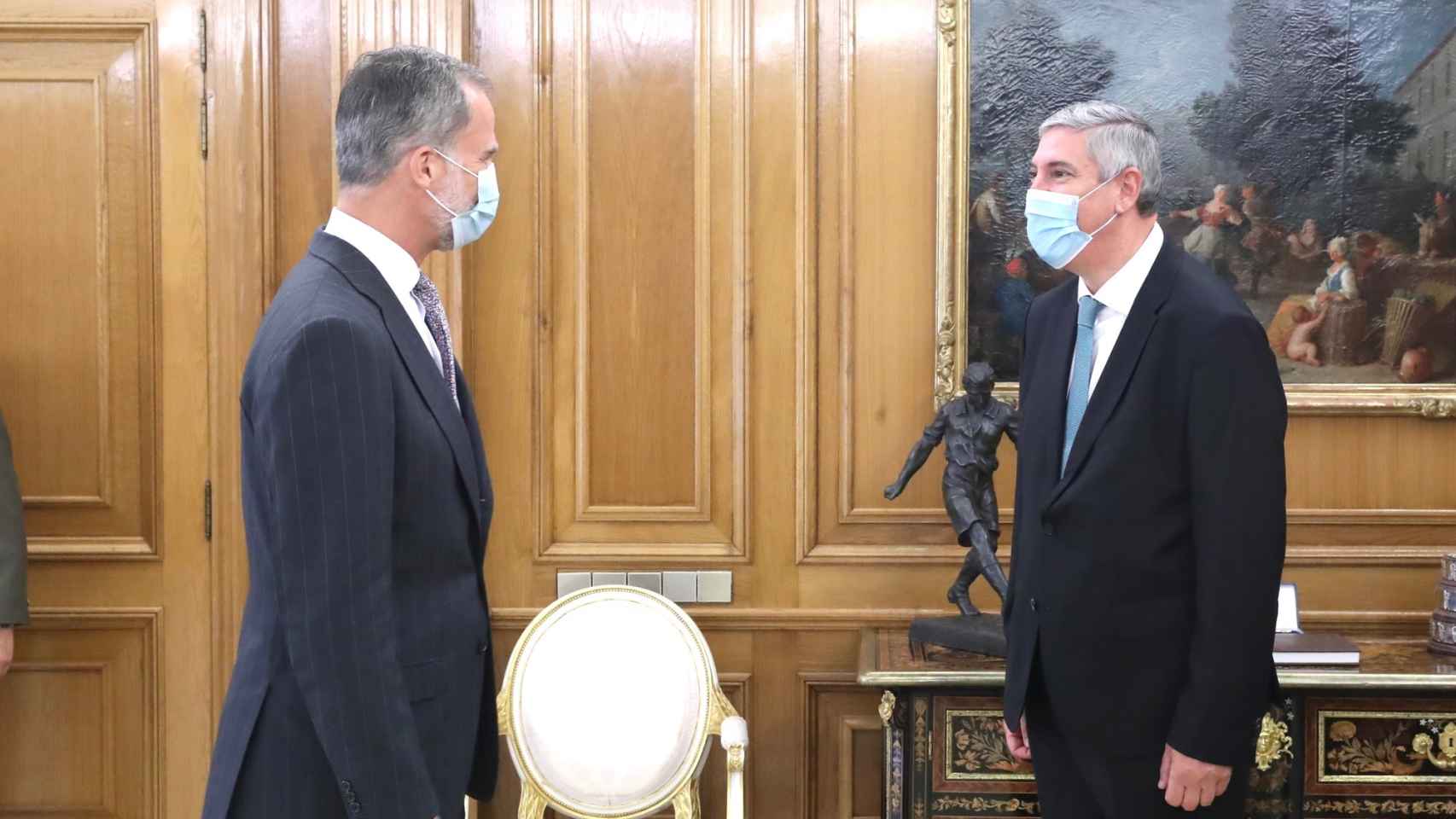 José Vicente de los Mozos, directivo de Renault y presidente de Anfac, junto al Rey Felipe.