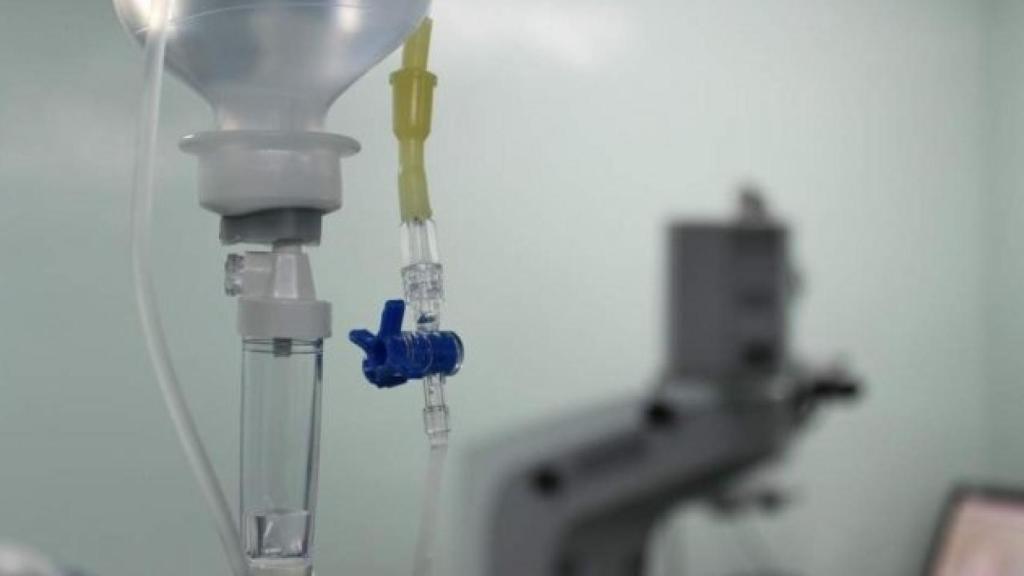 Un gotero de hospital.