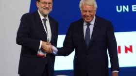 Rajoy y González durante el I Foro La Toja-Vínculo Atlántico el año pasado.