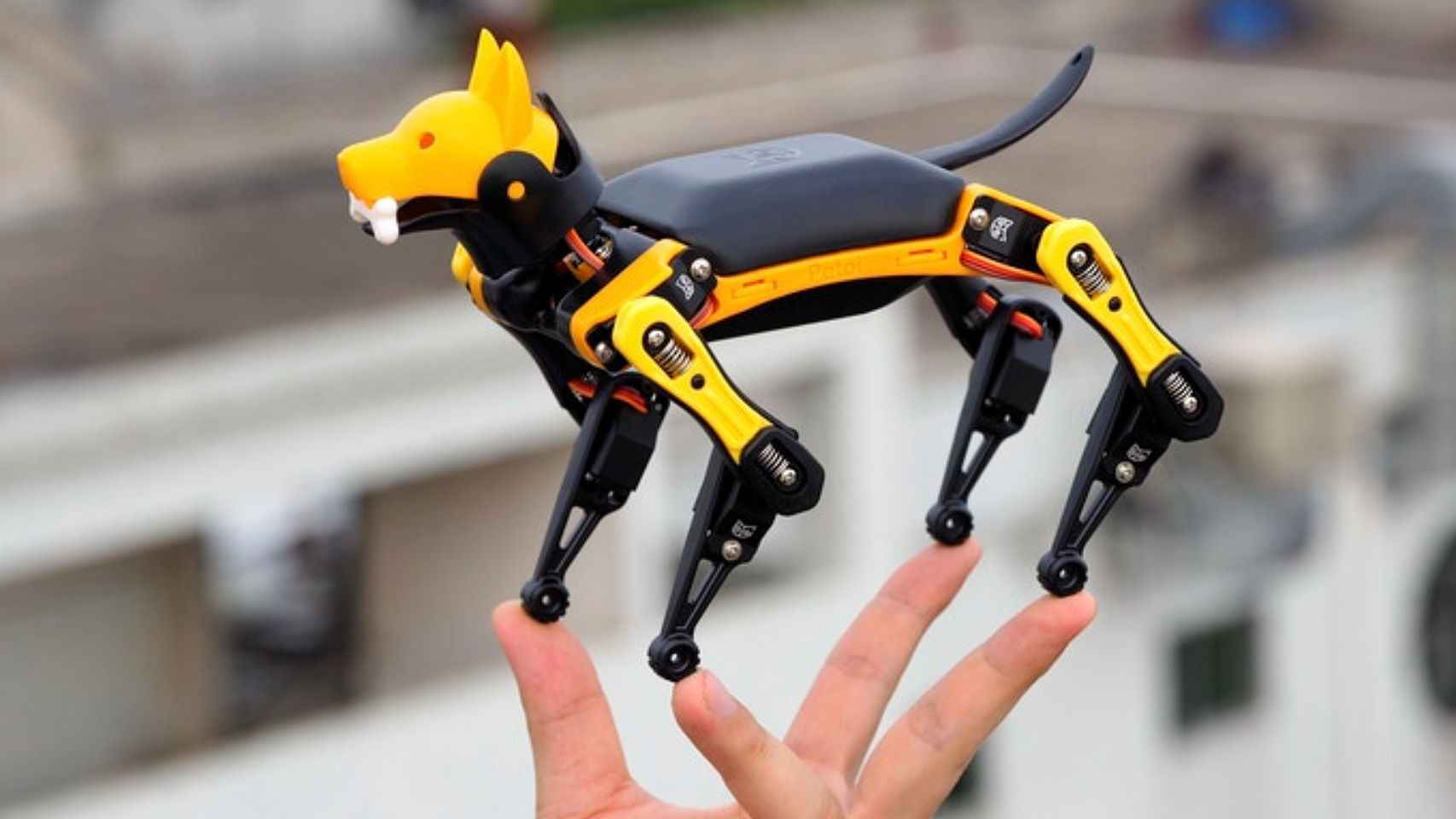 El perro robot que podrás construir y programar tú mismo