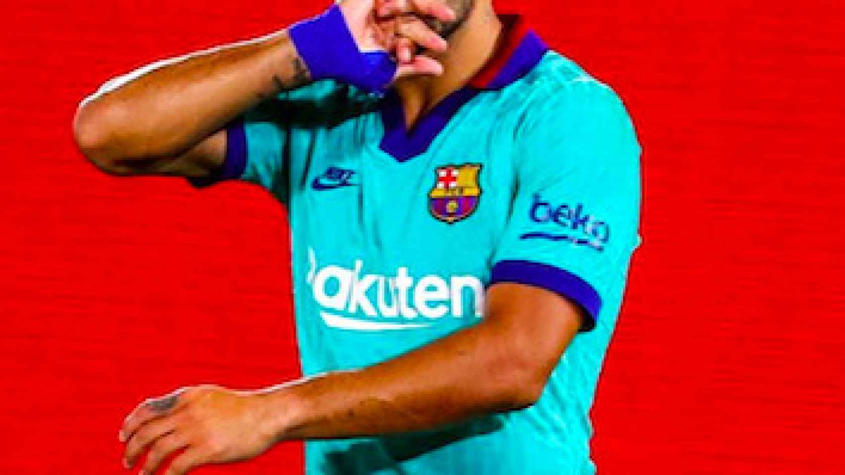 Luis Suárez celebra un gol con seriedad