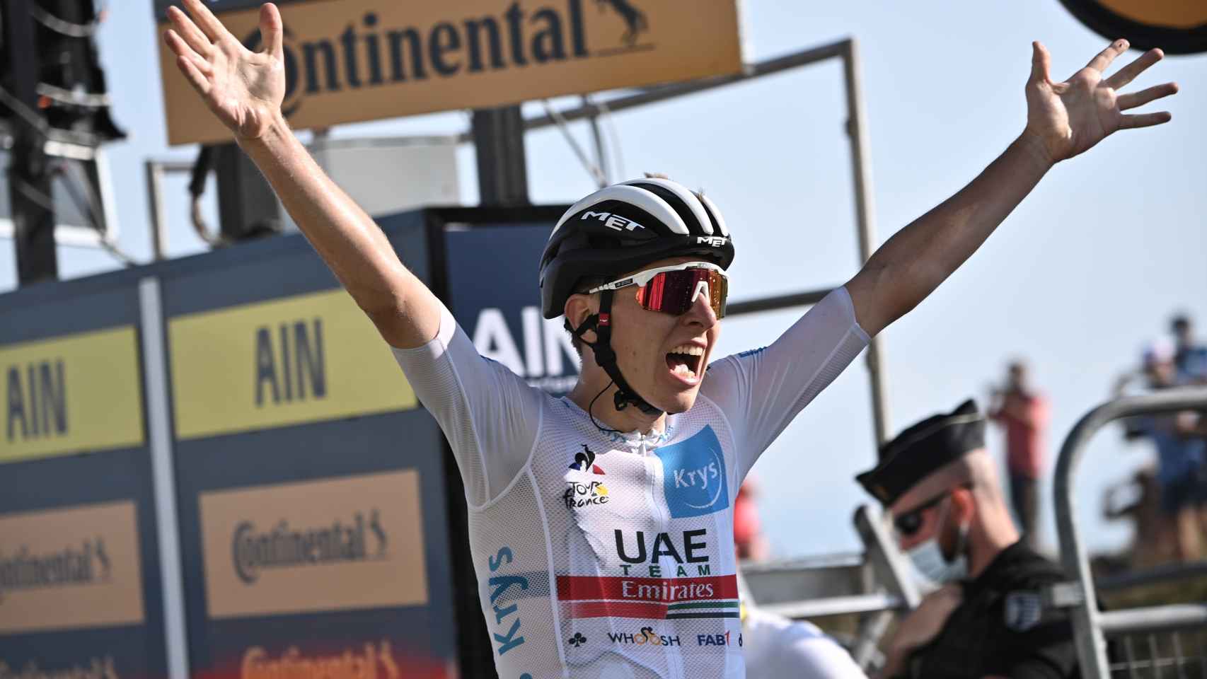 Tadej Pogacar celebra su victoria en el Grand Colombier en el Tour de Francia 2020