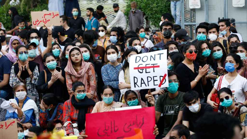 Manifestantes en Karachi, Pakistán.