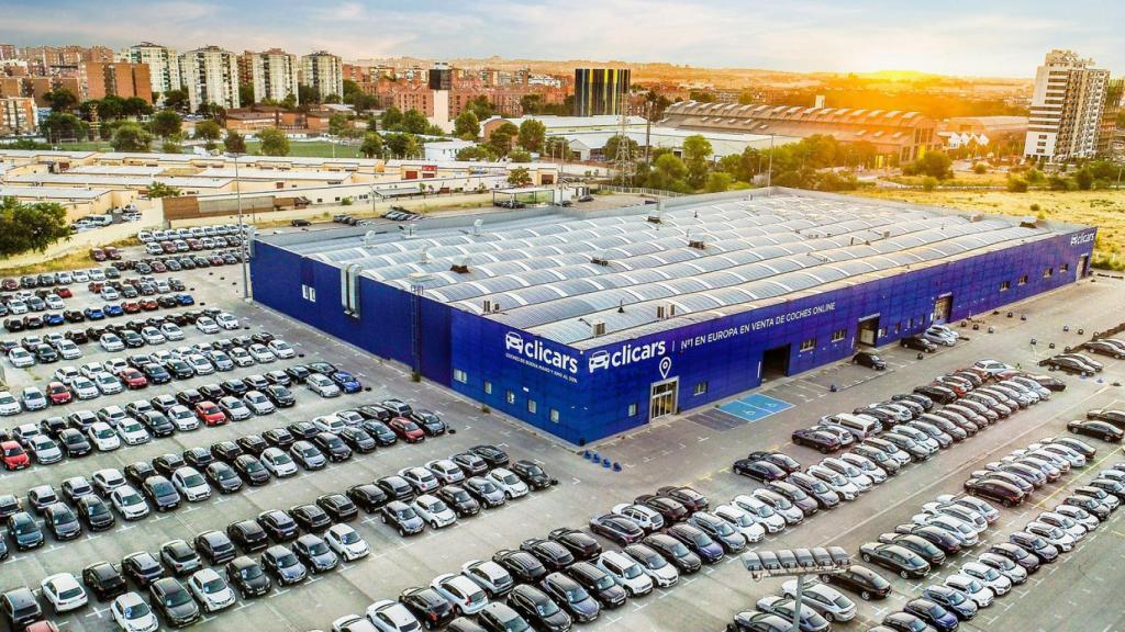 Sede de 40.000 metros cuadrados de Clicars donde reacondicionan los coches.