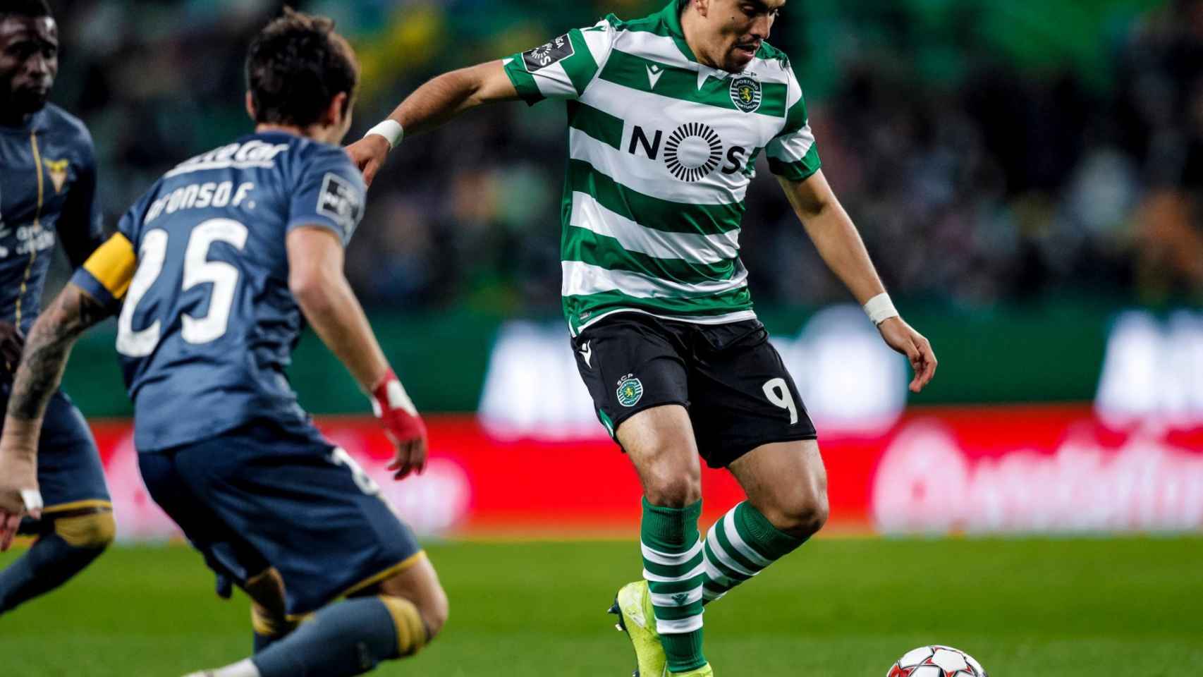 Marcos Acuña en un partido con el Sporting