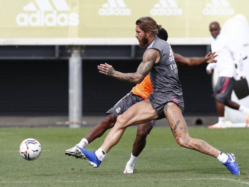 Sergio Ramos tapa un disparo