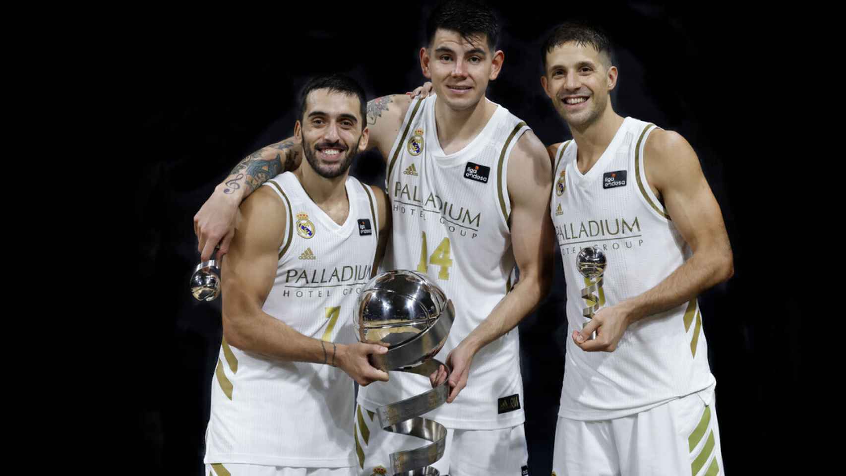 Campazzo, Deck y Laprovittola celebran la Supercopa con el Real Madrid de Baloncesto