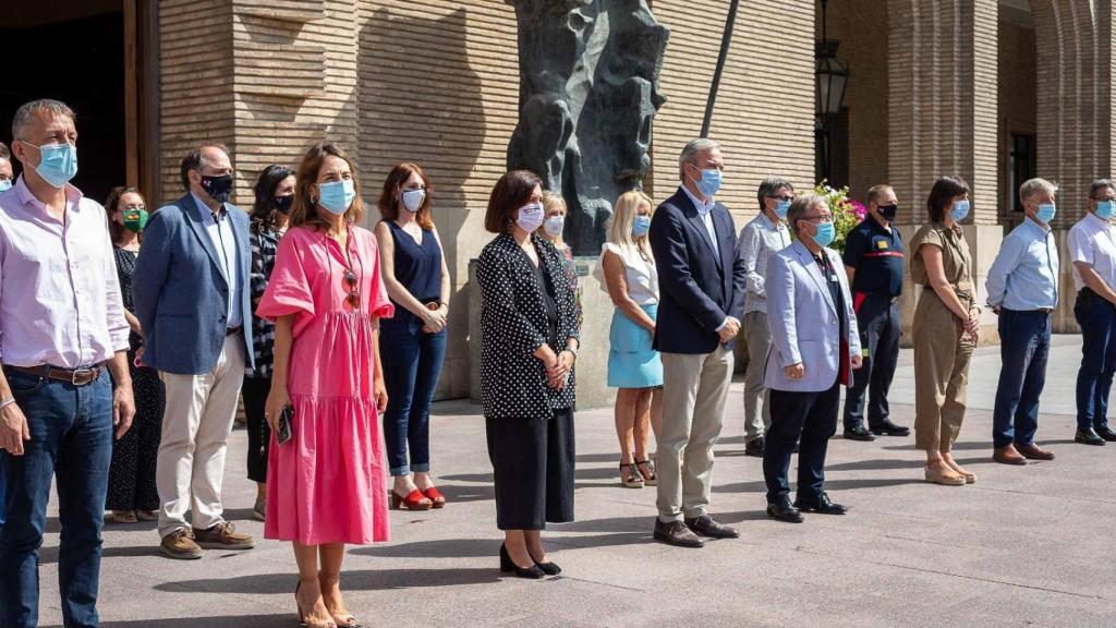 Minuto de silencio guardado por la corporación municipal de Zaragoza.