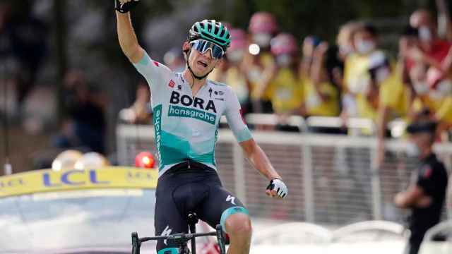Lennard Kamna celebra su victoria en la etapa 16 del Tour de Francia 2020