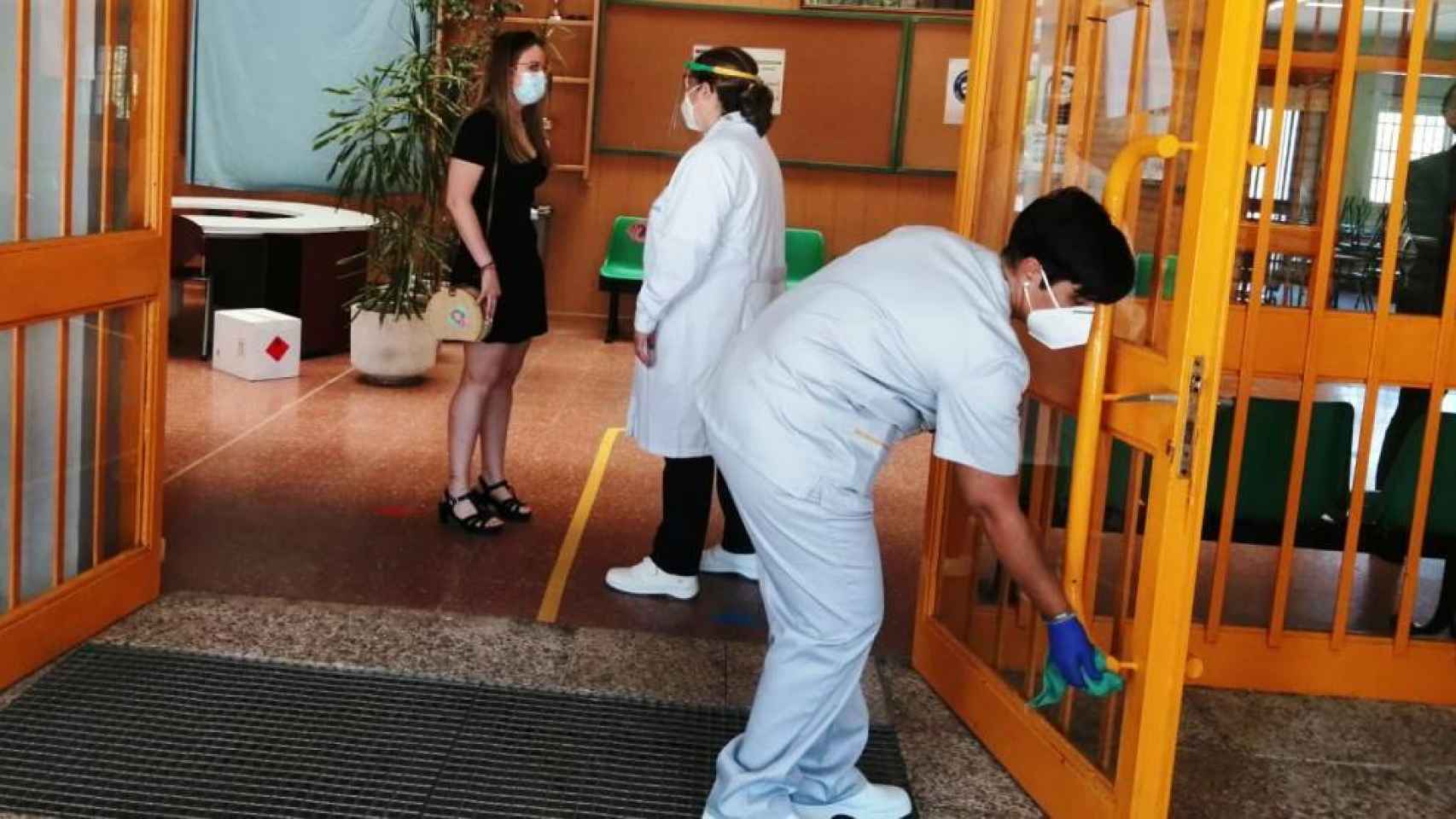 El Ayuntamiento de Toledo ha intensificado la limpieza y desinfección de los colegios y reforzado las plantillas con personal permanente
