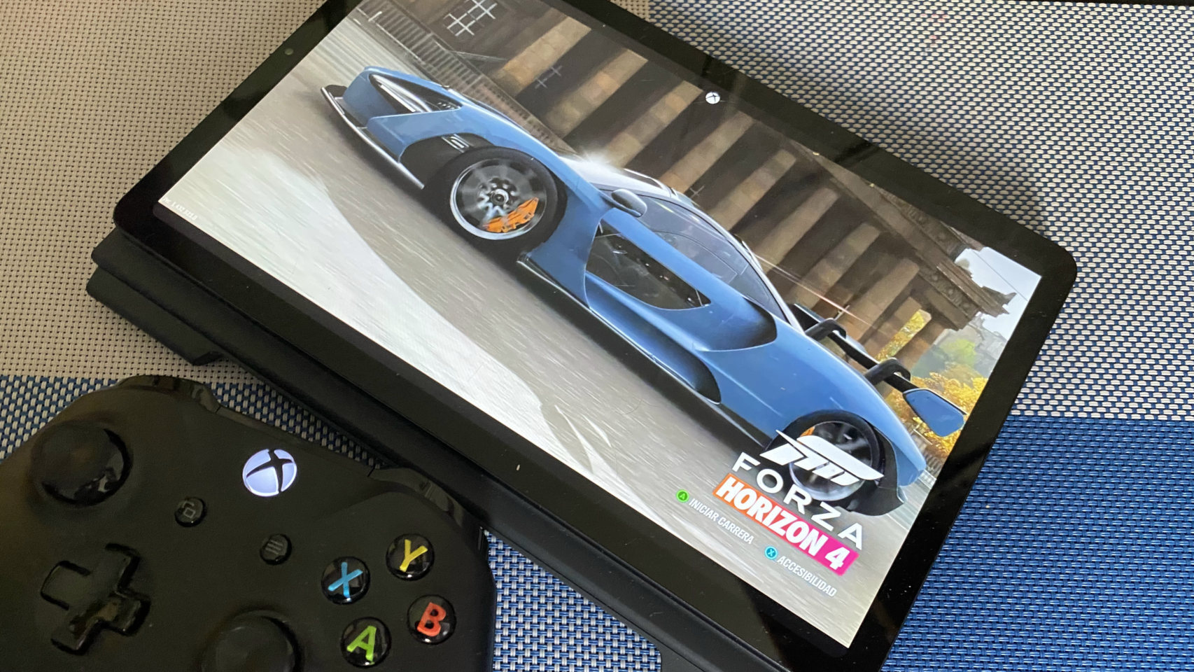 Forza Horizon ejecutándose en una tablet Android gracias a Xbox Game Pass