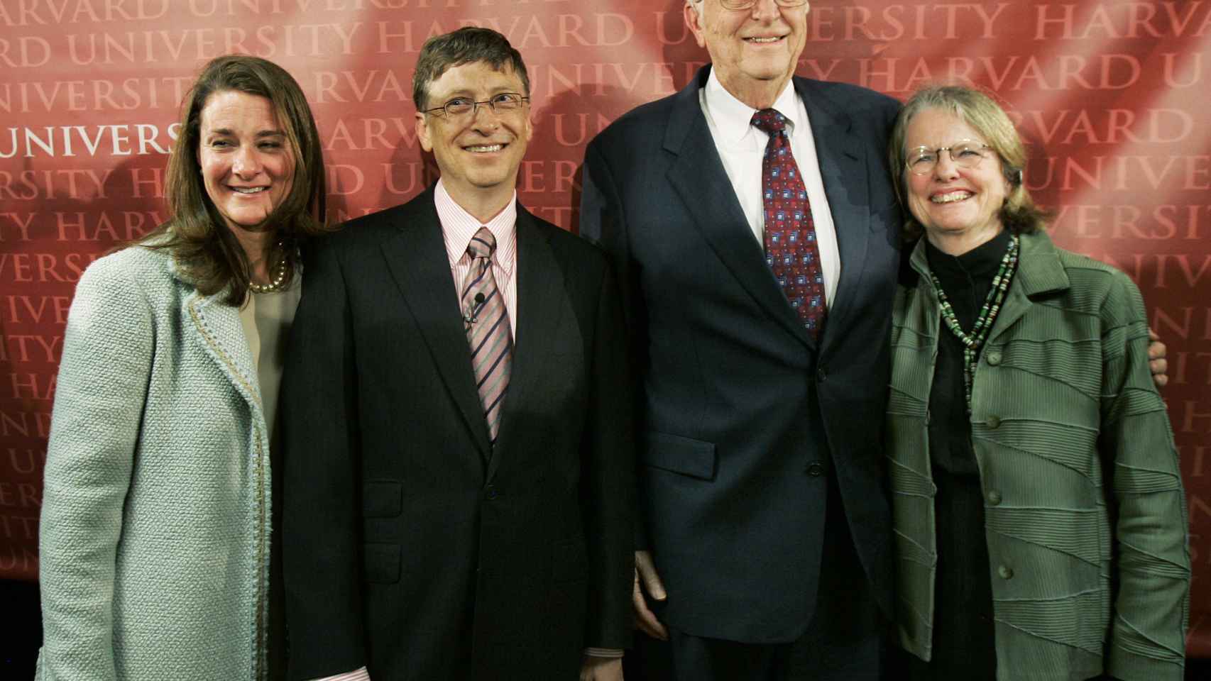 Bill Gates junto a su esposa, Melinda, su padre, Bill Gates,  y la mujer de este, Mimi.