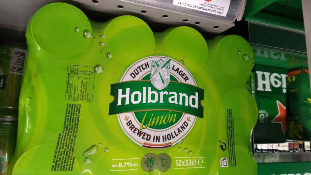Un pack de 12 de la cerveza Holdbrand Limón, las Radler de marca blanca más económicas del mercado.